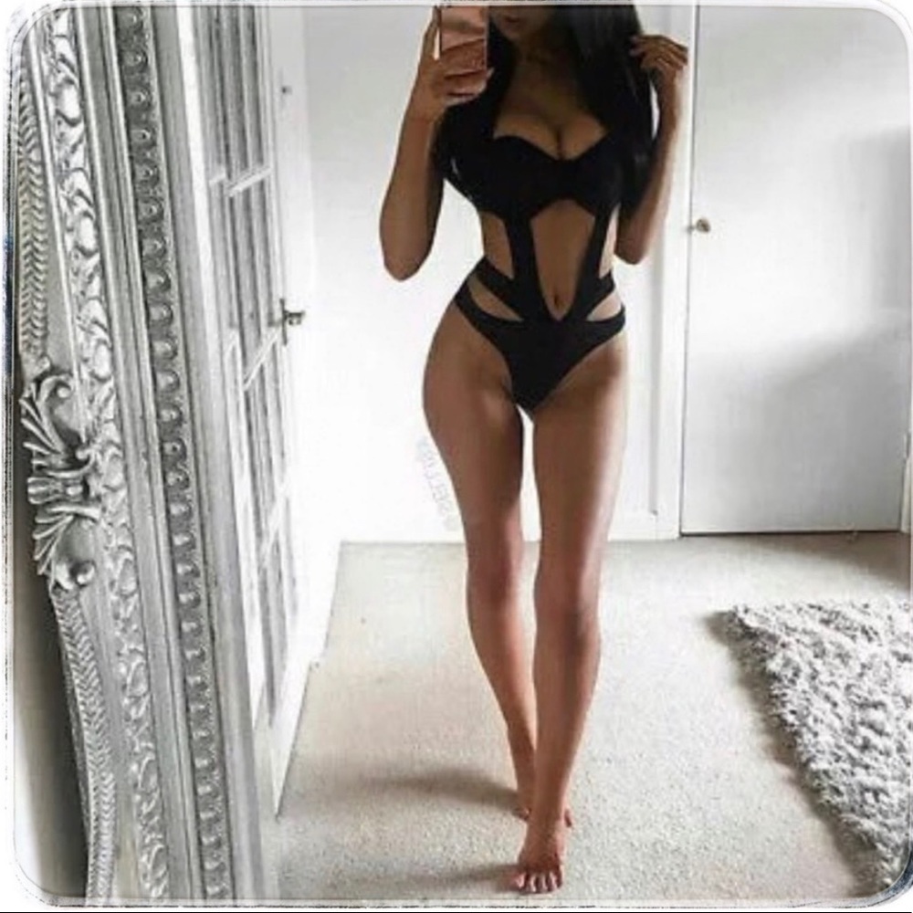 ✨🖤 Sexy black push-up halter monokini 🖤✨